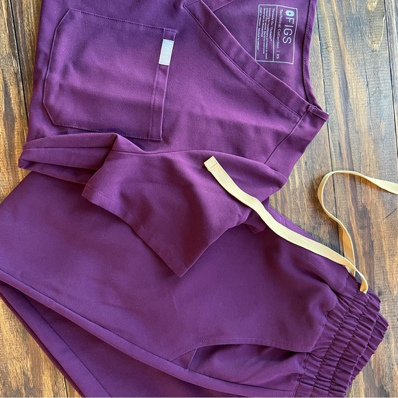Figs high waisted Zamora scrub Joggers & Catarina top in Deep purple set xs - Picture 5 of 11